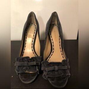 Beautiful blue suede Enzo peep toes with cute bow